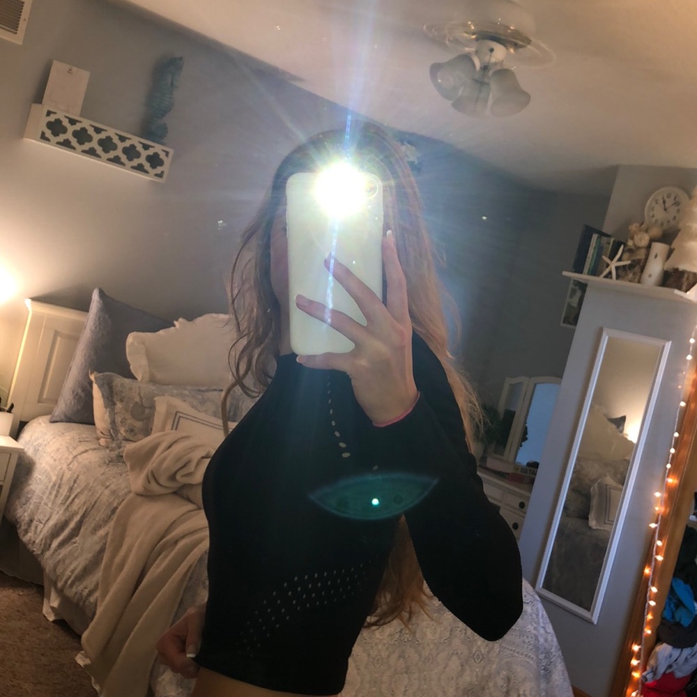 BRAND NEW Tight black cropped fabletics top